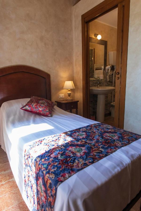 Locanda Di Montegiove Фано Екстериор снимка